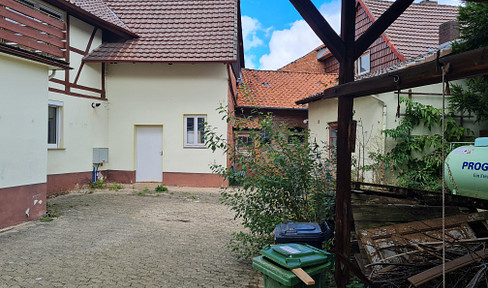 Residential building, barn, and stable in Rollshausen.