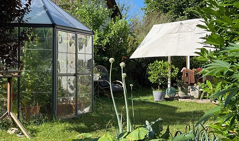3-4 Zi Gartenidylle, 2 Holzterrassen, Sommergarten, Pavillon,