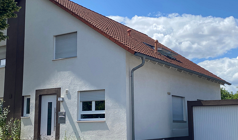 Tastefully renovated semi-detached house near the water tower.