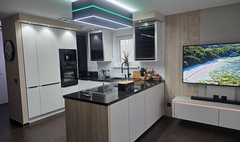 Hausgefühl statt Wohnung: Moderne 3-Zi.-Maisonette mit Garten, Terrasse & Balkon (BJ 2013)