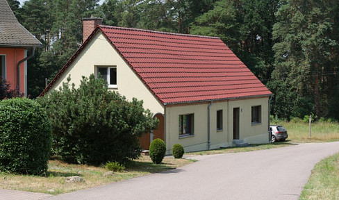 Idyllisch im Naturpark Hoher Fläming am Fuße der Burg Rabenstein gelegenes Landhaus