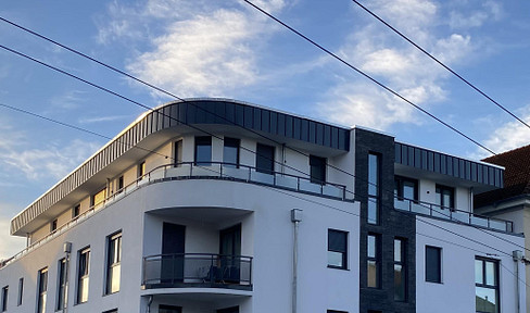 Modern 2.5-room penthouse apartment with elevator and parking space – Solingen-Ohligs.