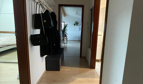 Perfectly combining living and working: Bright attic apartment with a separate workspace.