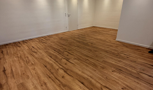 Bright and Spacious 3-Room Apartment with Balcony in Cologne Weiden.