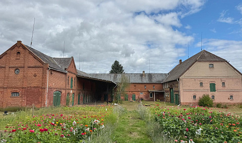 Historischer Dreiseitenhof mit Baugenehmigung für Wohnen & Gästebetrieb am Grünen Band