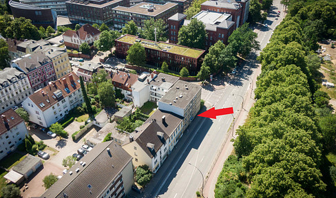 Bright, 1.5-room apartment near the Technical University of Hamburg, with a balcony.
