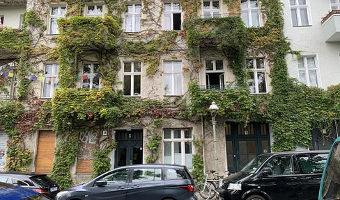 Private sale: 56m² apartment in a historic building, located on Heckmannufer, in the Wrangelkiez district.