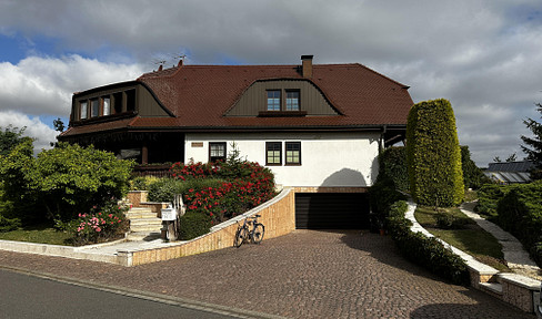 Gepflegtes Einfamilienhaus mit Weitblick und Pool in Kollau