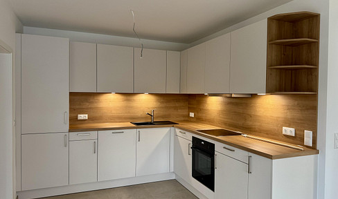 Helle 3-Zimmer Wohnung mit Einbauküche, großer Dusche, Balkon und Stellplatz