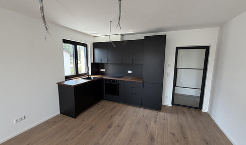Exclusive 4-room apartment in Ingolstadt, city center - completely renovated and modern.