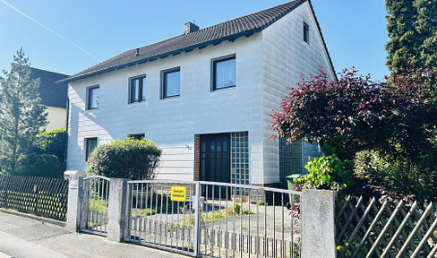 Detached single-family or two-family house in a prime location, 159 square meters, new heating system, 6 rooms.