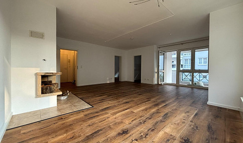 Attraktive 2-Zimmer-Wohnung mit Balkon, Kamin und optionaler Garage