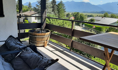 Modern, high-quality, and quiet, fully equipped 2-room apartment with a large south-facing balcony in Murnau-Moosrain.
