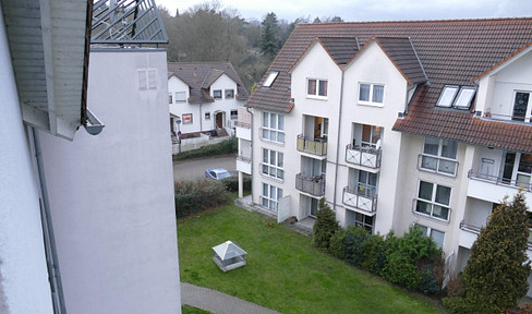 AVAILABLE FROM NOVEMBER 1, 2026: 4-room maisonette apartment (109m²) with underground parking space and balcony, located near the university!
