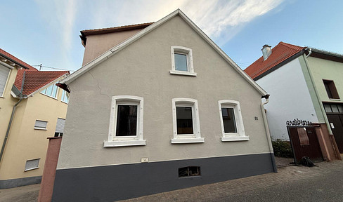 Completely renovated house with a beautiful view of the lake.
