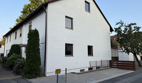 Spacious family home: A 5-room terraced house with a corner plot, located in a central area of Schwabach.