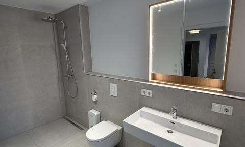 New construction - First occupancy - Energy-efficient building - 1-bedroom apartment including fitted kitchen, parking space, and terrace, approximately 45 square meters of living space.