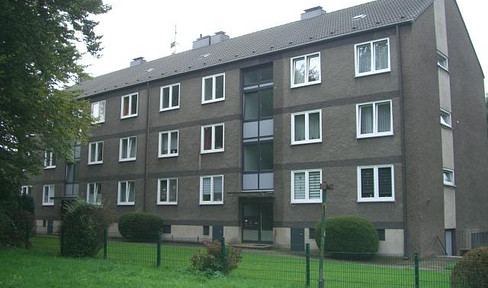 Freshly renovated apartment with a balcony, located in a well-maintained 6-unit/semi-detached house in Dortmund-Sölde.