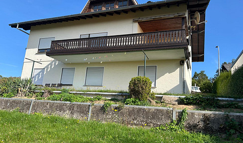 Provisionsfrei von Privat: Großzügiges Mehrfamilienhaus mit Ausbau-Potenzial und Traum-Aussicht