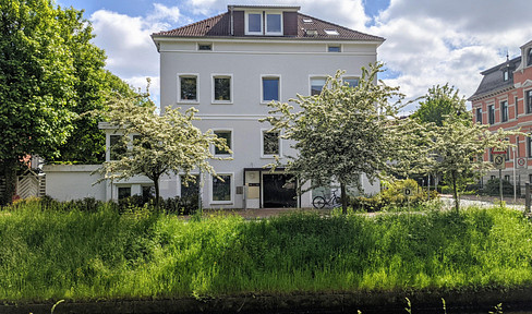 Excellent, centrally located 2.5-room apartment with a rooftop terrace and sunroom in the Dobben district.