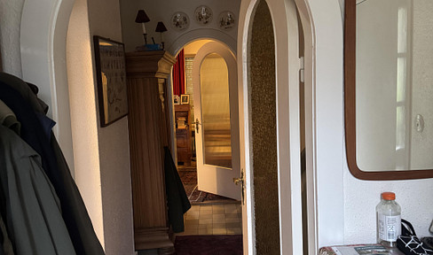 Family-friendly terraced house with a garden, located in the desirable residential area of Hamburg-Iserbrook.