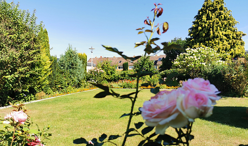 Gepflegter Bungalow mit parkähnlichem Garten