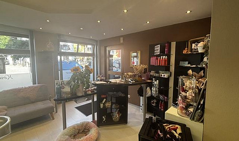 Excellent location for a hairdresser, shop, or office/practice space in Holzkirchen! Large display windows!