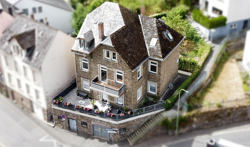 Drei-Familienhaus mit Burgblick – ideale Voraussetzungen für 3 Eigentumswohnungen
