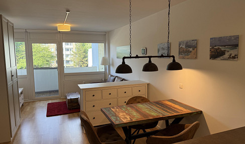 Stylish, modern apartment with a balcony - completely renovated and available without commission.