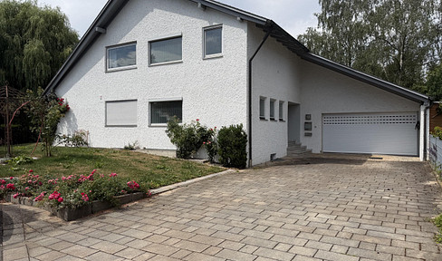 Exclusive single-family home in a stunning riverside location – live where others spend their leisure time.
