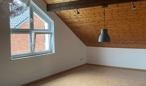 Helle 2,5-Zi.-Dachgeschosswohnung m. Fußbodenheizung, Inkl. Stellplatz in Holzwickede