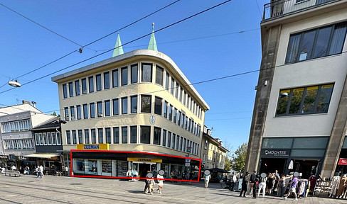 1A-Eckladen in Top Lage mit 30 m Schaufensterfront !