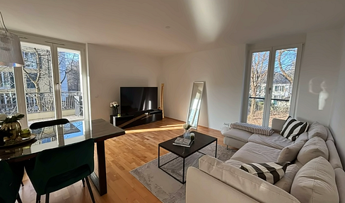 Stilvoll wohnen in Moosach/Nymphenburg: Helle 2-Zimmer-Wohnung mit Balkon in idyllischer Wohnanlage