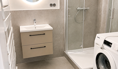 Living at DIAKO – Renovated 2-room apartment with balcony and district heating.