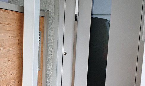 High-quality, well-maintained semi-detached house with 6.5 rooms, a photovoltaic system, and many special features.