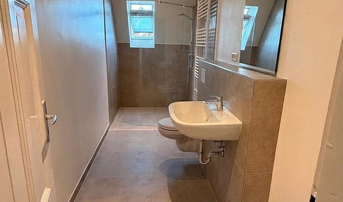 3,5-Zimmer-Wohnung mit neuem Badezimmer in der Martinistraße - WG-geeignet
