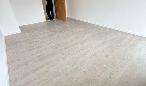 Moderne 3-Zimmer-Wohnung mit Balkon, Einbauküche & Stellplatz in Weinsberg