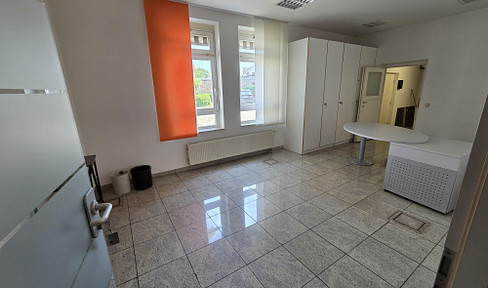 Büro / Praxisraum mit Lagerraum im Erdgeschoss in zentraler Lage