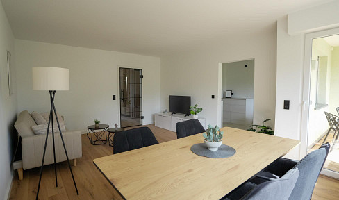 Modern, renovated 3-room apartment available for immediate occupancy, and with no agency fees.