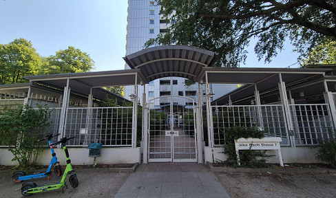 1-room apartment, suitable as an investment property or for personal use, located directly next to the Elbe shopping center (available immediately).
