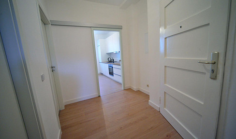 Bright apartment in Alt-Hohenschönhausen, with 2 rooms, fitted kitchen, and a balcony.