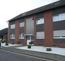 Quiet apartment with access to a garden, located on the 1st floor.