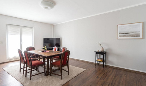 Helle 3-Zimmer-Erdgeschosswohnung mit Terrasse und EBK - ca. 110 m², neuwertig
