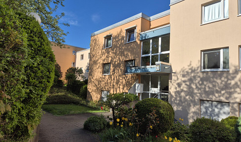 Königstein. Attractive 4-room apartment, conveniently located within walking distance of the city center.