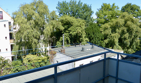 Renovated 2-room apartment with balcony in Bremerhaven.