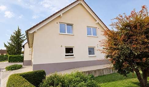 Moderne Doppelhaushälfte mit Garten in Bietingen