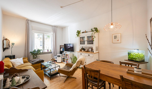 No fees! Charming, furnished 2-room apartment (approx. 51 m²) with balcony in the Südweststadt district.