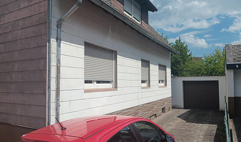 Verkaufe 2 Familien Haus mit Großem Grundstück  im sanierungsbedürftigen Zustand.