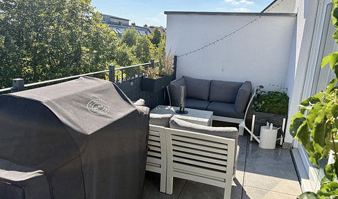 PRICE REDUCED! Modern penthouse apartment with a large, sunny rooftop terrace and parking space, available without commission.