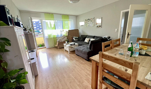 Geräumige 4-Zimmer-Wohnung mit Balkon in gepflegtem Mehrfamilienhaus